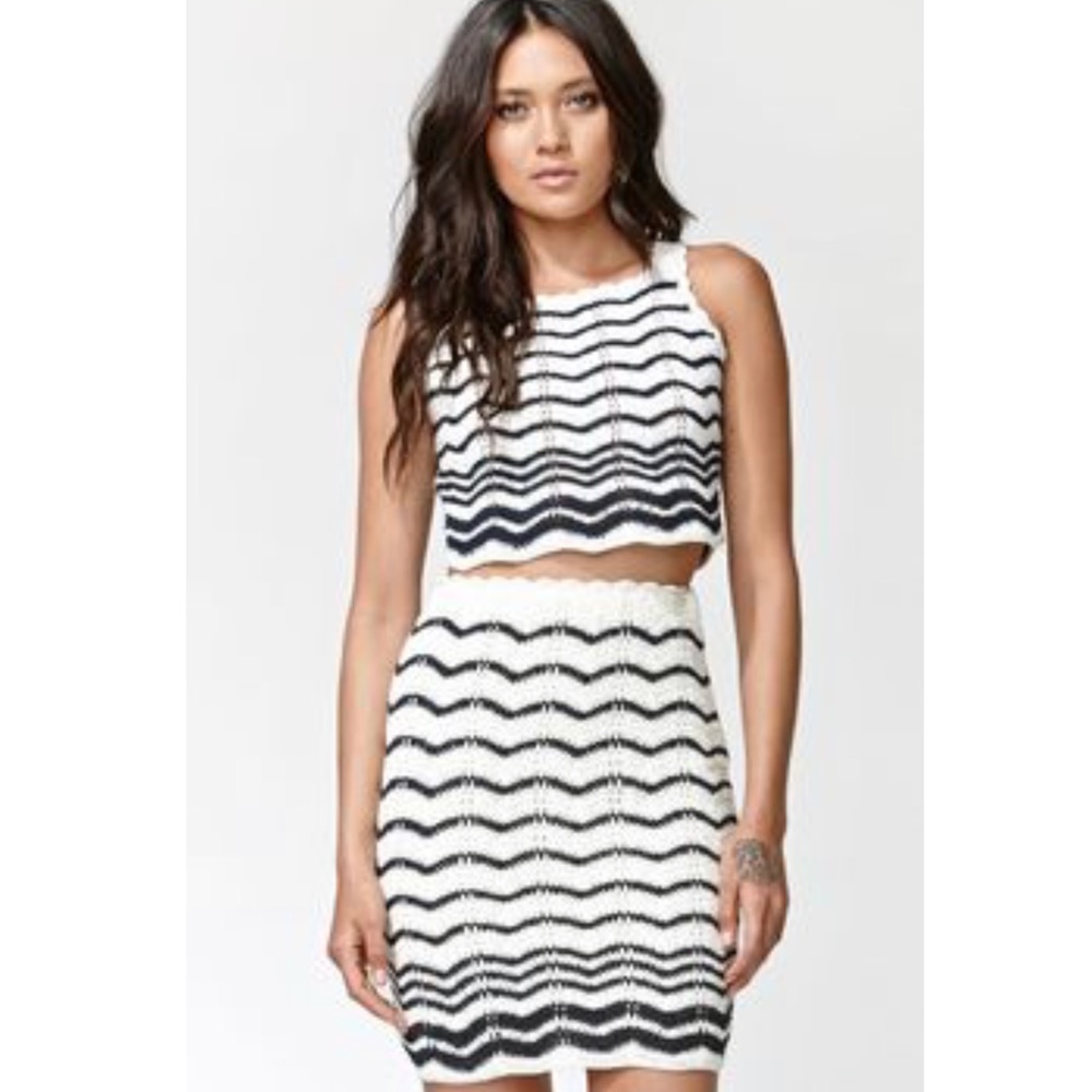 Kendall & Kylie Zig Zag Woven Skirt - Picture 2 of 3